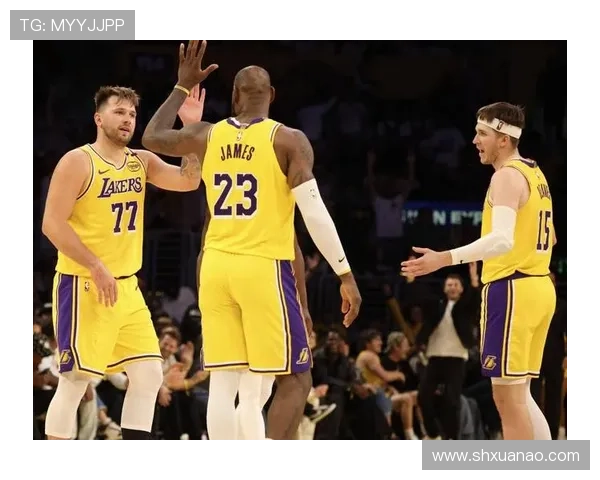 詹姆斯连续三场砍下30+助湖人豪取五连胜詹皇状态回暖球队士气高涨